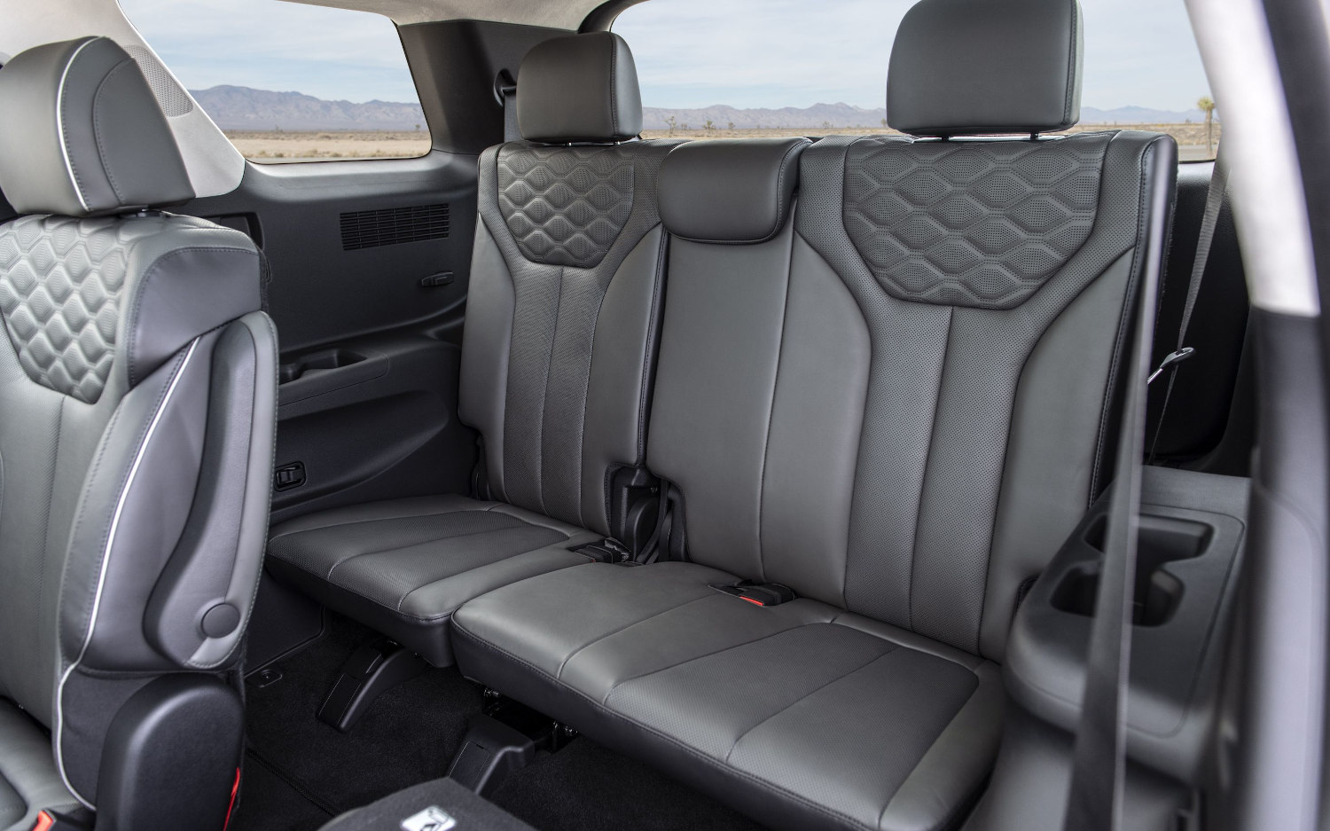 Comparison - Genesis GV80 2021 - vs - Hyundai Palisade Limited 2020 ...